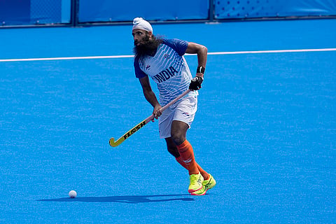 India's Jarmanpreet Singh looks to pass the ball